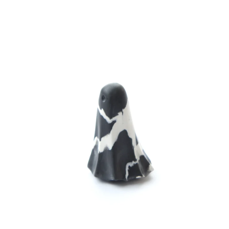 Orynth HG-0003-05-26 Ghostling ghost right view, Black & White form from the Wanderers Gallery, House of Ghosts archive record